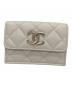 CHANEL（シャネル）の古着「キャビアスキンレザー3つ折り財布」｜ホワイト