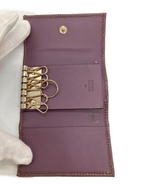 GUCCI（グッチ）GUCCI (グッチ) マイクログッチシマ パテントレザーキーケース ピンクの古着・服飾アイテム
