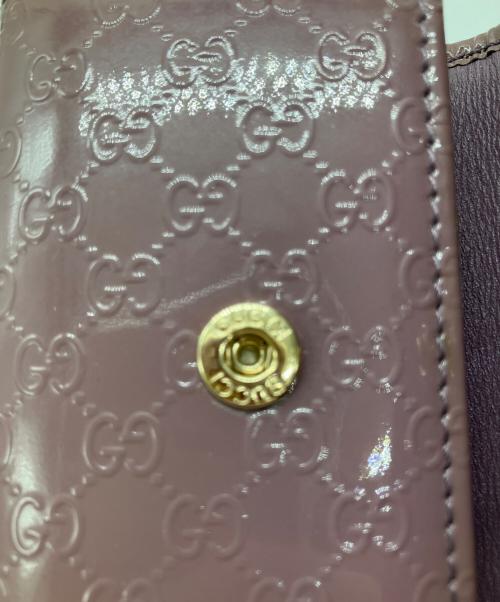 GUCCI（グッチ）GUCCI (グッチ) マイクログッチシマ パテントレザーキーケース ピンクの古着・服飾アイテム
