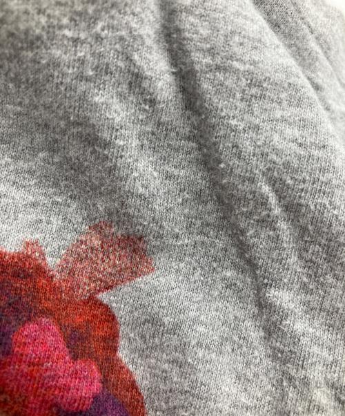 tricot COMME des GARCONS（トリココムデギャルソン）tricot COMME des GARCONS (トリココムデギャルソン) 花柄プリントTシャツ グレー サイズ:Sの古着・服飾アイテム
