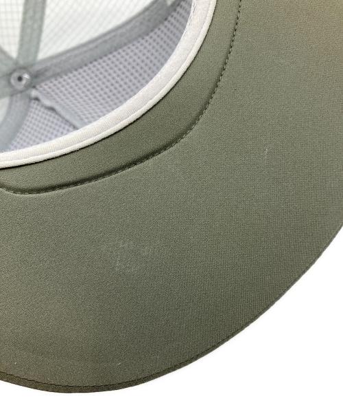 ARC'TERYX（アークテリクス）ARC'TERYX (アークテリクス) LOGO TRUCKER FLAT CAP グレー サイズ:Freeの古着・服飾アイテム