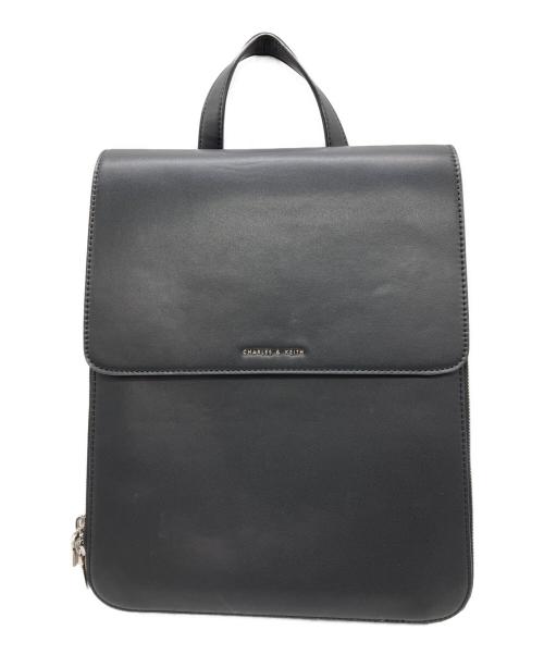CHARLES & KEITH（チャールズアンドキース）CHARLES & KEITH (チャールズアンドキース) フロントスラップストラクチャーバックパック ブラックの古着・服飾アイテム