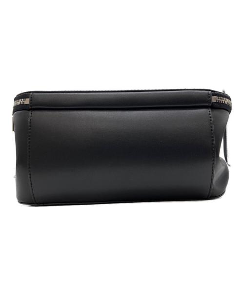 CHARLES & KEITH（チャールズアンドキース）CHARLES & KEITH (チャールズアンドキース) フロントスラップストラクチャーバックパック ブラックの古着・服飾アイテム