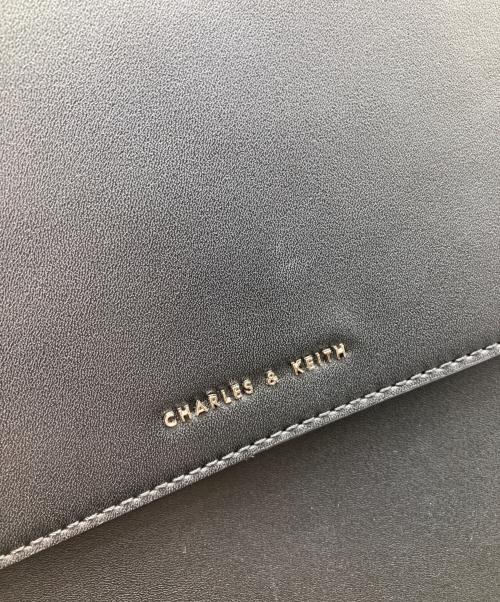 CHARLES & KEITH（チャールズアンドキース）CHARLES & KEITH (チャールズアンドキース) フロントスラップストラクチャーバックパック ブラックの古着・服飾アイテム
