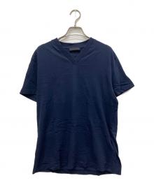 PRADA（プラダ）の古着「バックトライアングルロゴVネックTシャツ」｜ネイビー