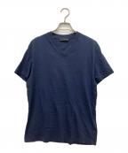 PRADAプラダ）の古着「バックトライアングルロゴVネックTシャツ」｜ネイビー