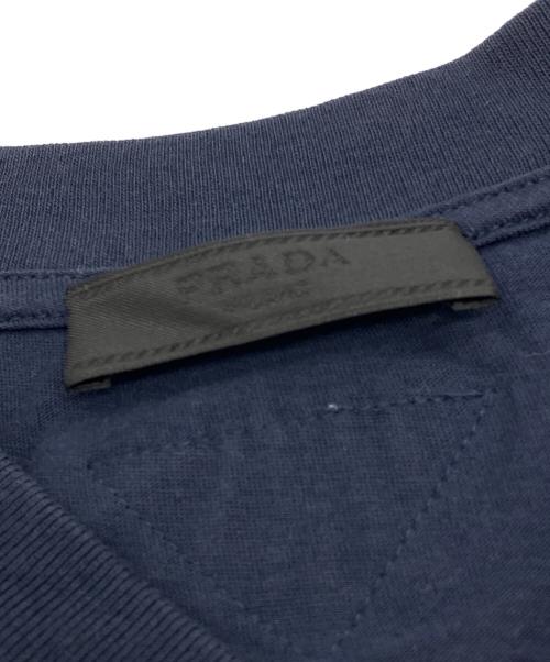 PRADA（プラダ）PRADA (プラダ) バックトライアングルロゴVネックTシャツ ネイビー サイズ:Lの古着・服飾アイテム