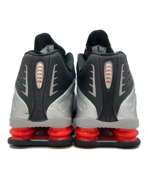 NIKE（ナイキ）NIKE (ナイキ) SHOX R4 METALLIC SILVER/METALLIC SILVER-BLACK ブラック×シルバー サイズ:28.0cmの古着・服飾アイテム