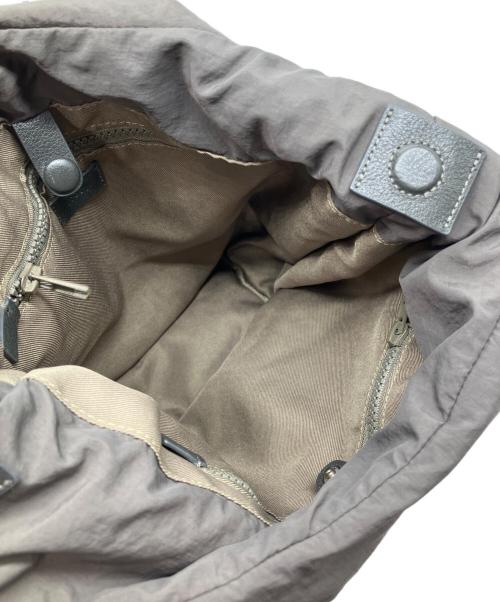 STORY.（ストーリー）STORY. (ストーリー) ナイロンパフレザー切替トートバッグ グレーの古着・服飾アイテム