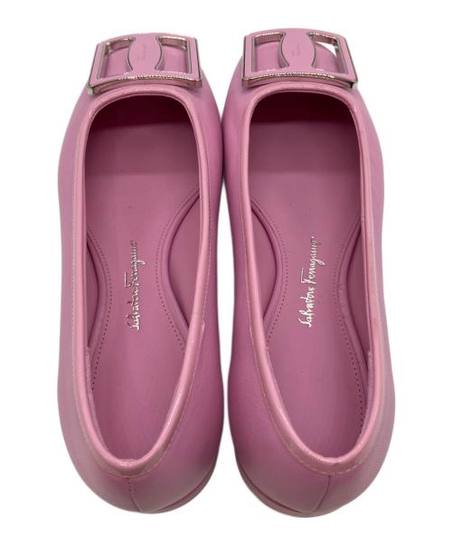 Salvatore Ferragamo（サルヴァトーレ フェラガモ）Salvatore Ferragamo (サルヴァトーレ フェラガモ) MYRNAフラットパンプス ピンク サイズ:6の古着・服飾アイテム