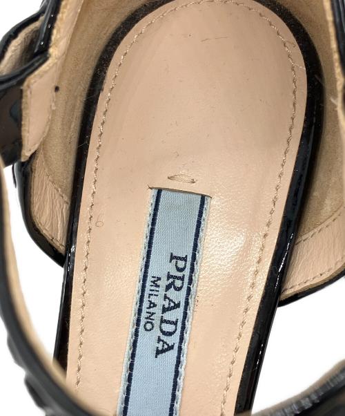 PRADA（プラダ）PRADA (プラダ) エナメルヒールストラップパンプス ブラック サイズ:36の古着・服飾アイテム