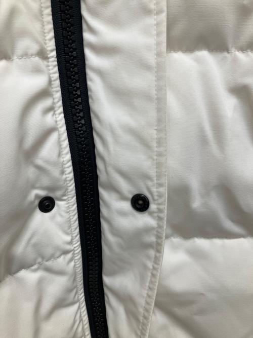 CANADA GOOSE（カナダグース）CANADA GOOSE (カナダグース) Wyndham Parka ホワイト サイズ:Sの古着・服飾アイテム