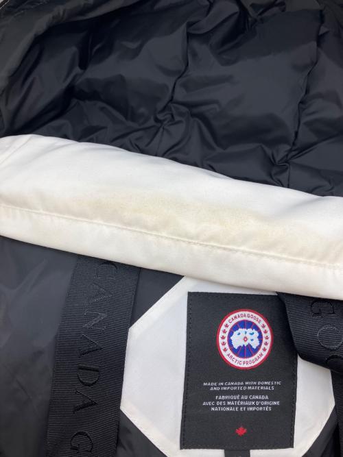 CANADA GOOSE（カナダグース）CANADA GOOSE (カナダグース) Wyndham Parka ホワイト サイズ:Sの古着・服飾アイテム