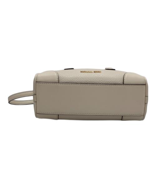 MICHAEL KORS（マイケルコース）MICHAEL KORS (マイケルコース) THOMPSON サッチェル エクストラスモール ホワイトの古着・服飾アイテム