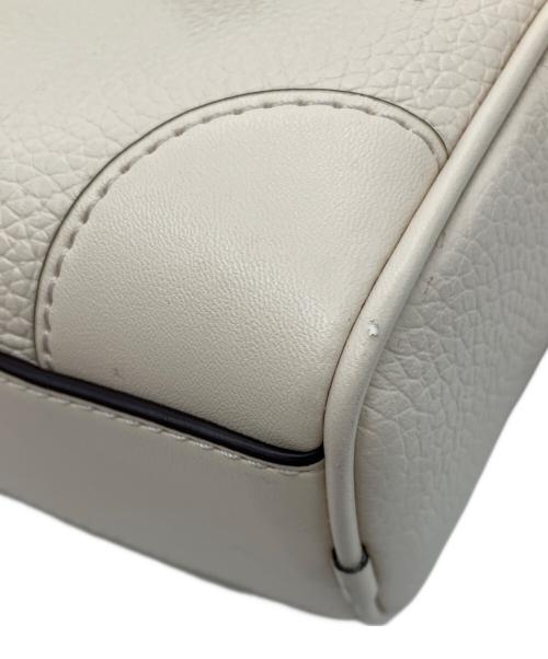MICHAEL KORS（マイケルコース）MICHAEL KORS (マイケルコース) THOMPSON サッチェル エクストラスモール ホワイトの古着・服飾アイテム