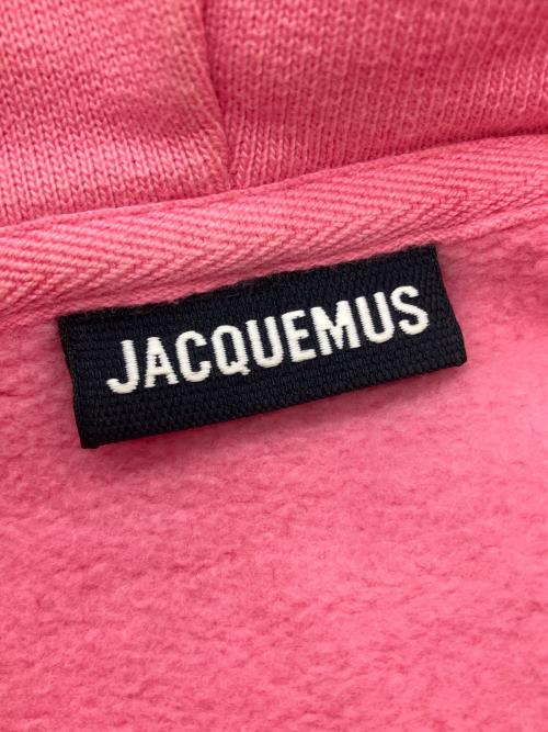 JAQUEMUS（ジャックムス）jaquemus (ジャックムス) ロゴプリントプルオーバーパーカー ピンク サイズ:XSの古着・服飾アイテム