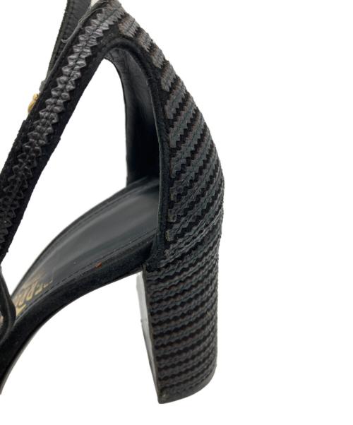 Salvatore Ferragamo（サルヴァトーレ フェラガモ）Salvatore Ferragamo (サルヴァトーレ フェラガモ) Fergie　ストラップサンダル ブラック サイズ:6 1/2の古着・服飾アイテム