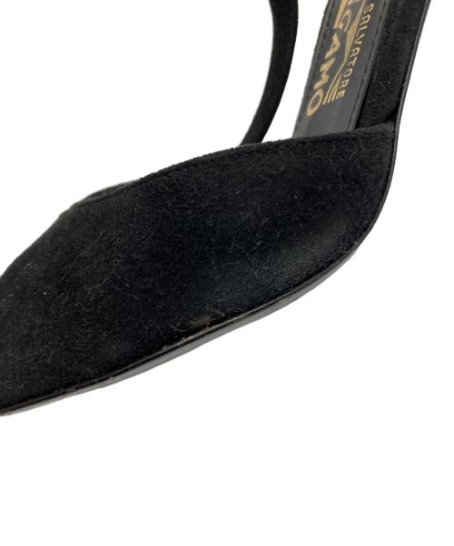 Salvatore Ferragamo（サルヴァトーレ フェラガモ）Salvatore Ferragamo (サルヴァトーレ フェラガモ) Fergie　ストラップサンダル ブラック サイズ:6 1/2の古着・服飾アイテム