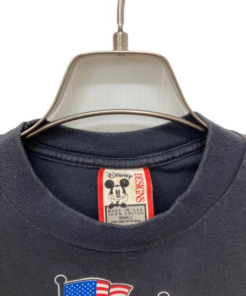 DISNEY（ディズニー）Disney (ディズニー) USA製 万国旗ミッキープリントTシャツ ブラック サイズ:SMALLの古着・服飾アイテム