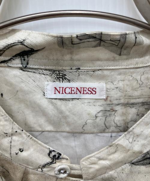 NICENESS（ナイスネス）NICENESS (ナイスネス) V.CHAD PRINTED NARROW COLLAR SHIRT JACKET ベージュ サイズ:L 未使用品の古着・服飾アイテム