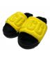 UGG（アグ）の古着「Maxi Graphic Slide」｜ブラック×イエロー
