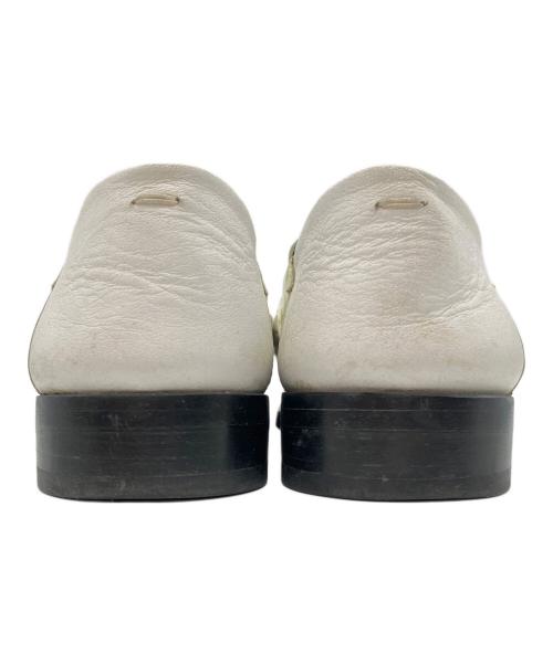 Maison Margiela（メゾンマルジェラ）Maison Margiela (メゾンマルジェラ) ホワイトレザーコインローファー アイボリー サイズ:35の古着・服飾アイテム