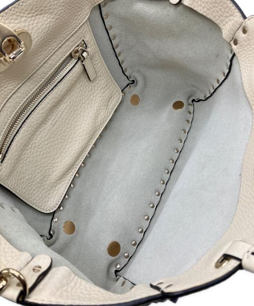 VALENTINO（ヴァレンティノ）VALENTINO (ヴァレンティノ) ロックスタッズ2WAYバッグ アイボリーの古着・服飾アイテム
