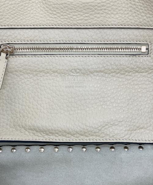 VALENTINO（ヴァレンティノ）VALENTINO (ヴァレンティノ) ロックスタッズ2WAYバッグ アイボリーの古着・服飾アイテム