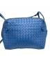 BOTTEGA VENETA (ボッテガベネタ) イントレチャート ノディーニ ショルダーバッグ ブルー：60000円