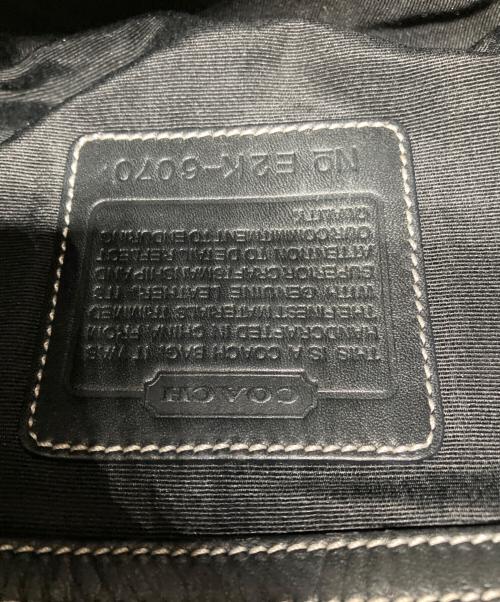 COACH（コーチ）COACH (コーチ) シグネチャー ホーボーワンショルダーバッグ ブラックの古着・服飾アイテム