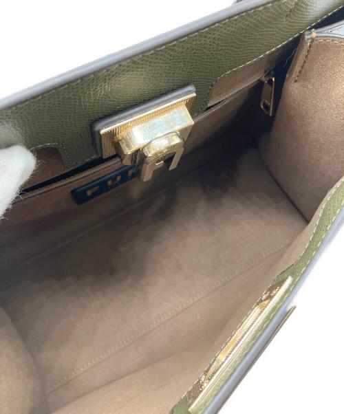 FURLA（フルラ）FURLA (フルラ) 1927 M TOP HANDLE ライトグレー×カーキの古着・服飾アイテム