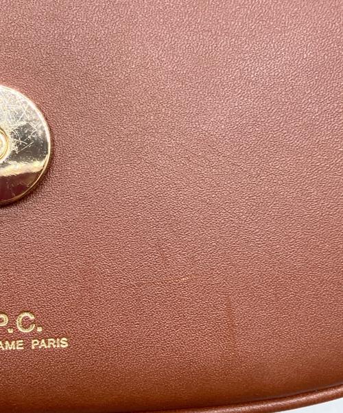 A.P.C.（アーペーセー）A.P.C. (アーペーセー) Bettyショルダーバッグ ブラウンの古着・服飾アイテム