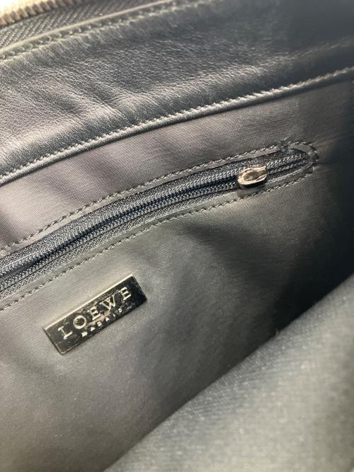 LOEWE（ロエベ）LOEWE (ロエベ) リピートアナグラムショルダーバッグ ブラックの古着・服飾アイテム
