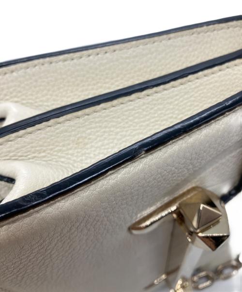 VALENTINO GARAVANI（ヴァレンティノ・ガラヴァーニ）VALENTINO GARAVANI (ヴァレンティノ・ガラヴァーニ) Uptown Shoulder Bag Small ベージュの古着・服飾アイテム