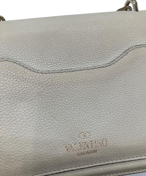 VALENTINO GARAVANI（ヴァレンティノ・ガラヴァーニ）VALENTINO GARAVANI (ヴァレンティノ・ガラヴァーニ) Uptown Shoulder Bag Small ベージュの古着・服飾アイテム