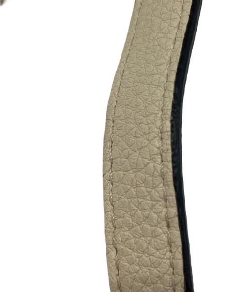 VALENTINO GARAVANI（ヴァレンティノ・ガラヴァーニ）VALENTINO GARAVANI (ヴァレンティノ・ガラヴァーニ) Uptown Shoulder Bag Small ベージュの古着・服飾アイテム