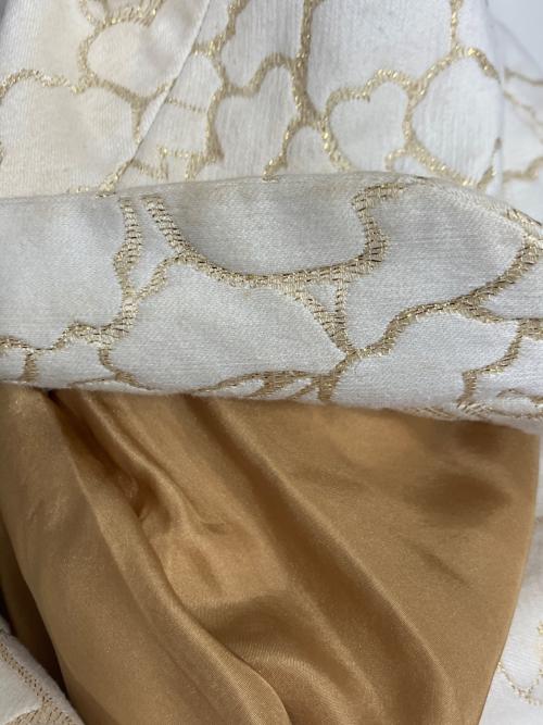 VIVIENNE TAM（ヴィヴィアンタム）VIVIENNE TAM (ヴィヴィアンタム) シルク混薔薇ジャガードワンピース ホワイトの古着・服飾アイテム
