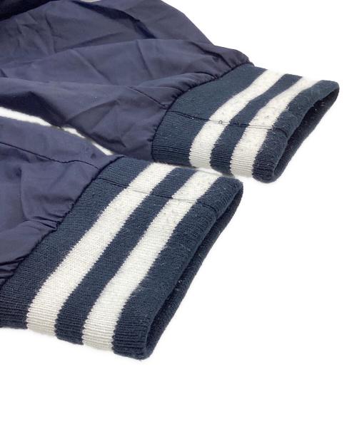 GOOD DESIGN SHOP COMME des GARCONS（グッドデザインショップ コムデギャルソン）GOOD DESIGN SHOP COMME des GARCONS (グッドデザインショップ コムデギャルソン) バックロゴスタジアムジャケット ネイビー サイズ:Lの古着・服飾アイテム