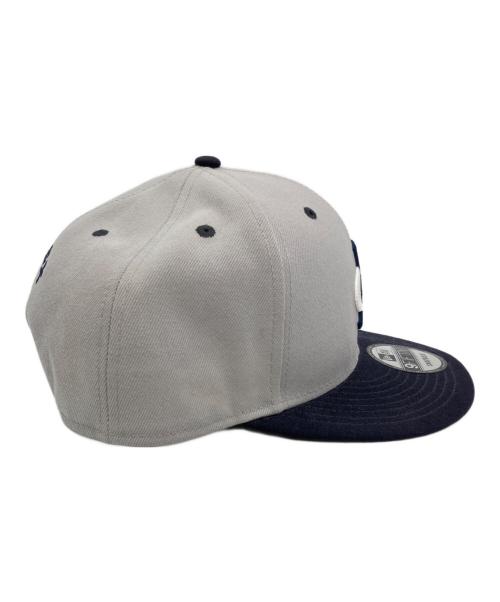 New Era（ニューエラ）New Era (ニューエラ) AVIREX (アヴィレックス) キャップ グレーの古着・服飾アイテム