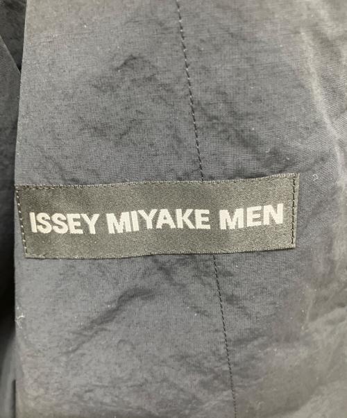 ISSEY MIYAKE MEN（イッセイミヤケメン）ISSEY MIYAKE MEN (イッセイミヤケメン) ナイロン サイドステッチデザインコート ネイビー サイズ:2の古着・服飾アイテム