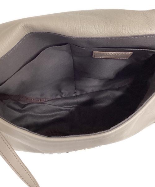 russet（ラシット）russet (ラシット) BEARDSLEY (ビアズリー) レザーフラップショルダーバッグ ベージュの古着・服飾アイテム