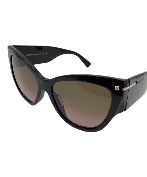 VALENTINO（ヴァレンティノ）VALENTINO (ヴァレンティノ) キャットアイサングラス ブラック サイズ:SIZE 55□17 140の古着・服飾アイテム
