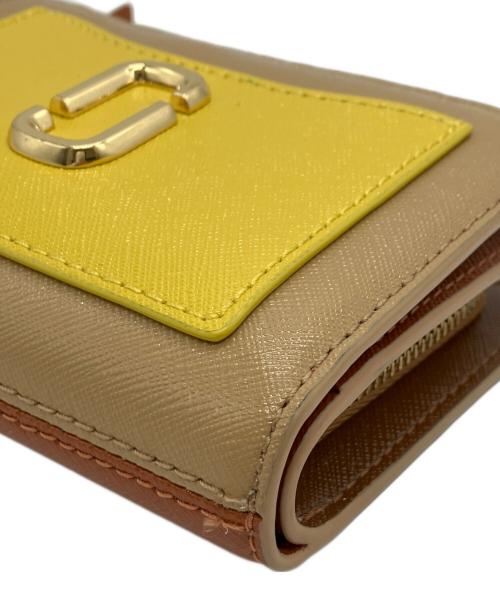 MARC JACOBS（マークジェイコブズ）MARC JACOBS (マークジェイコブズ) ザ ユーティリティ スナップショット コンパクト ウォレット ミニ イエローの古着・服飾アイテム