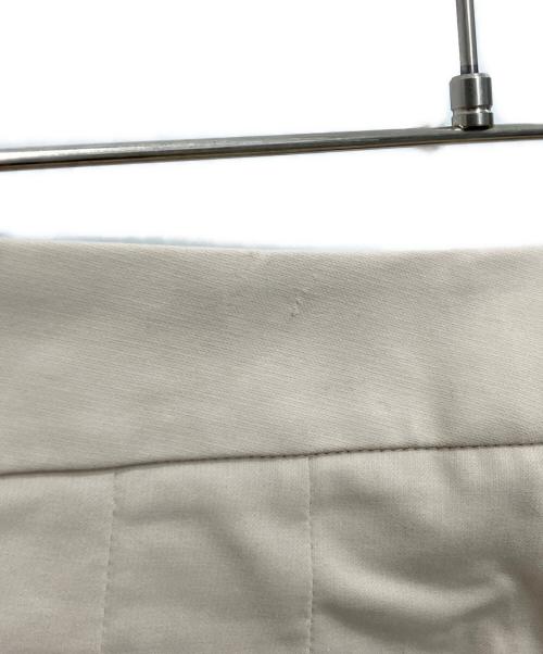 Salvatore Ferragamo（サルヴァトーレ フェラガモ）Salvatore Ferragamo (サルヴァトーレ フェラガモ) ガンチーニボタンテーパードパンツ ベージュ サイズ:40の古着・服飾アイテム