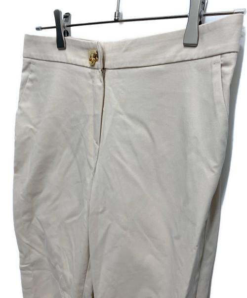 Salvatore Ferragamo（サルヴァトーレ フェラガモ）Salvatore Ferragamo (サルヴァトーレ フェラガモ) ガンチーニボタンテーパードパンツ ベージュ サイズ:40の古着・服飾アイテム