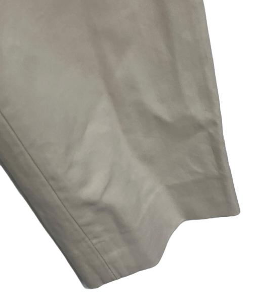 Salvatore Ferragamo（サルヴァトーレ フェラガモ）Salvatore Ferragamo (サルヴァトーレ フェラガモ) ガンチーニボタンテーパードパンツ ベージュ サイズ:40の古着・服飾アイテム