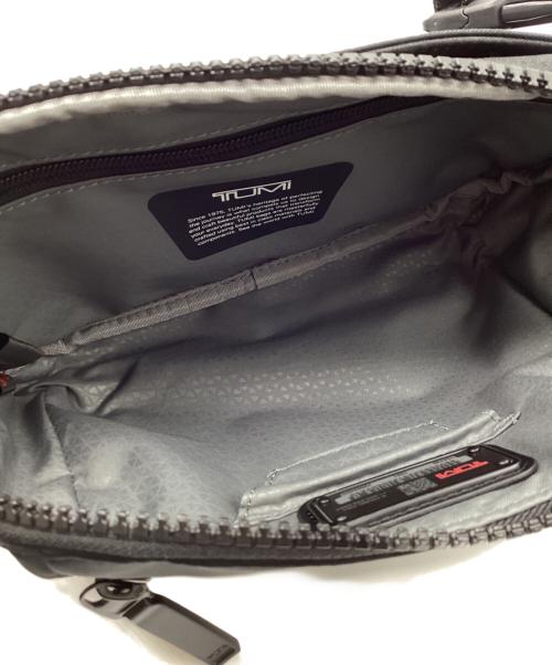 TUMI（トゥミ）TUMI (トゥミ) スリムスリングボディバッグ オリーブの古着・服飾アイテム
