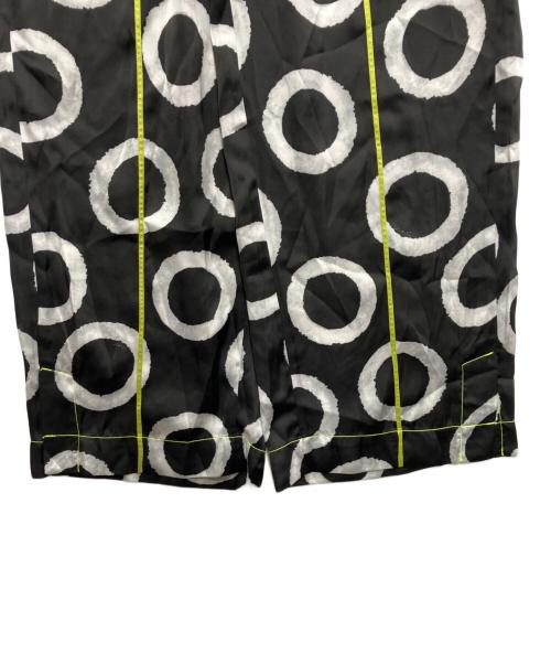 OMMO（オーエムエムオー）OMMO (オーエムエムオー) サークル型スーパーリラックスパンツ ブラック サイズ:36の古着・服飾アイテム