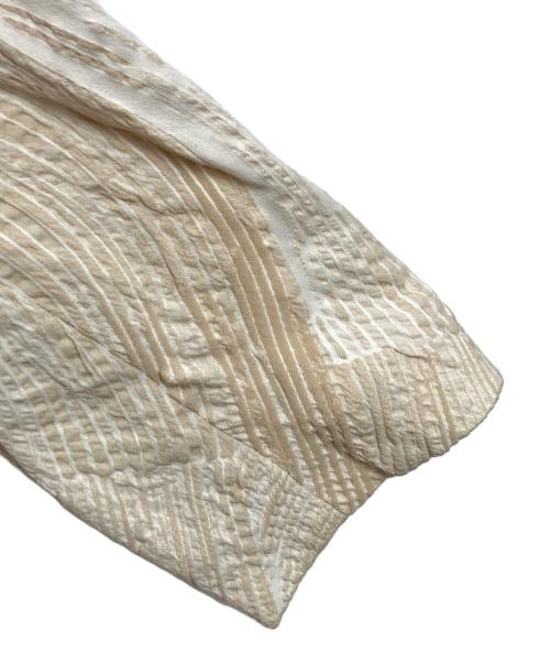 ISSEY MIYAKE（イッセイミヤケ）ISSEY MIYAKE (イッセイミヤケ) 総柄テーラードジャケット ベージュ サイズ:2の古着・服飾アイテム