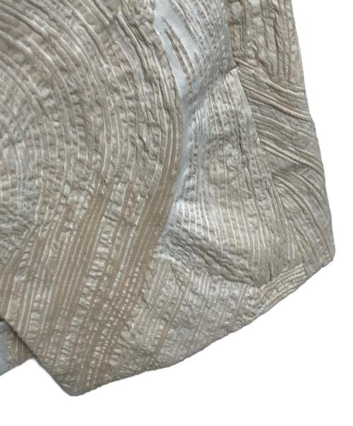 ISSEY MIYAKE（イッセイミヤケ）ISSEY MIYAKE (イッセイミヤケ) 総柄テーラードジャケット ベージュ サイズ:2の古着・服飾アイテム